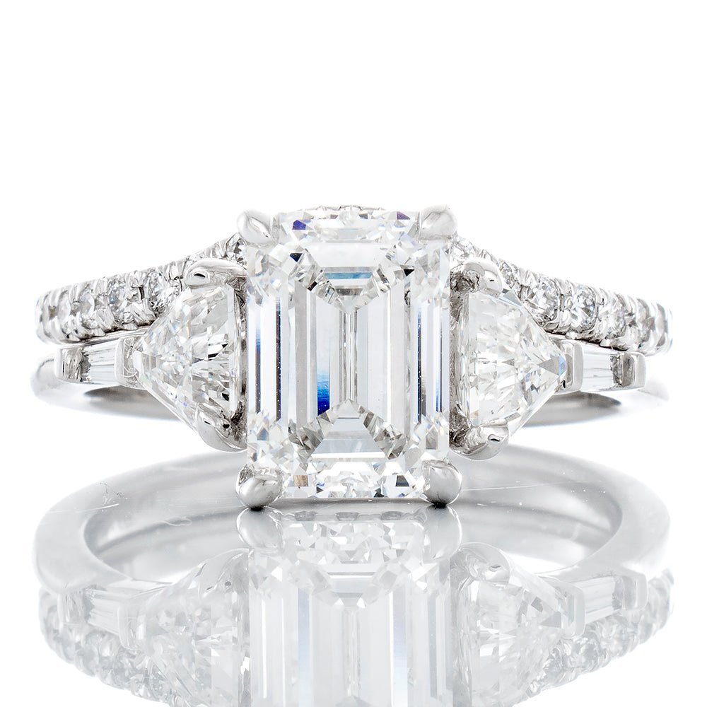 3.17ctw Emerald Solitaire with Trapezoid Cut Sides Bridal Set