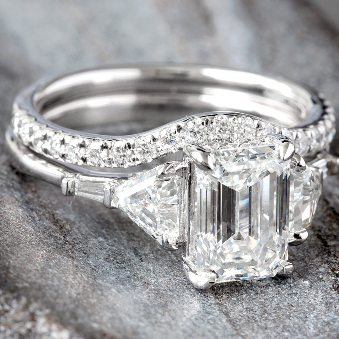 3.17ctw Emerald Solitaire with Trapezoid Cut Sides Bridal Set - Image 4