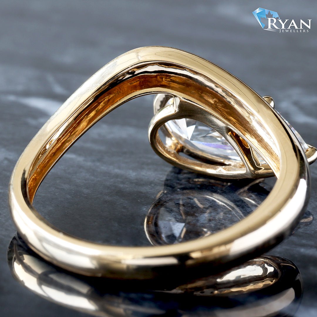 2.50ctw East West Pear Solitaire set on Curved High Polished Shoulders Ring - Image 4