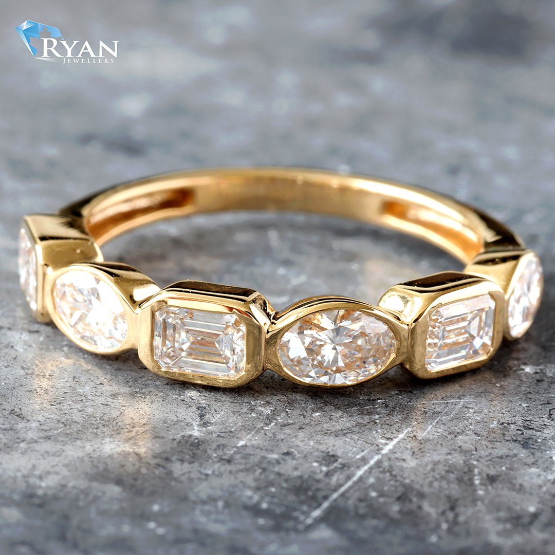 1.41ctw Oval & Emerald Horizontal Bezel Set Band