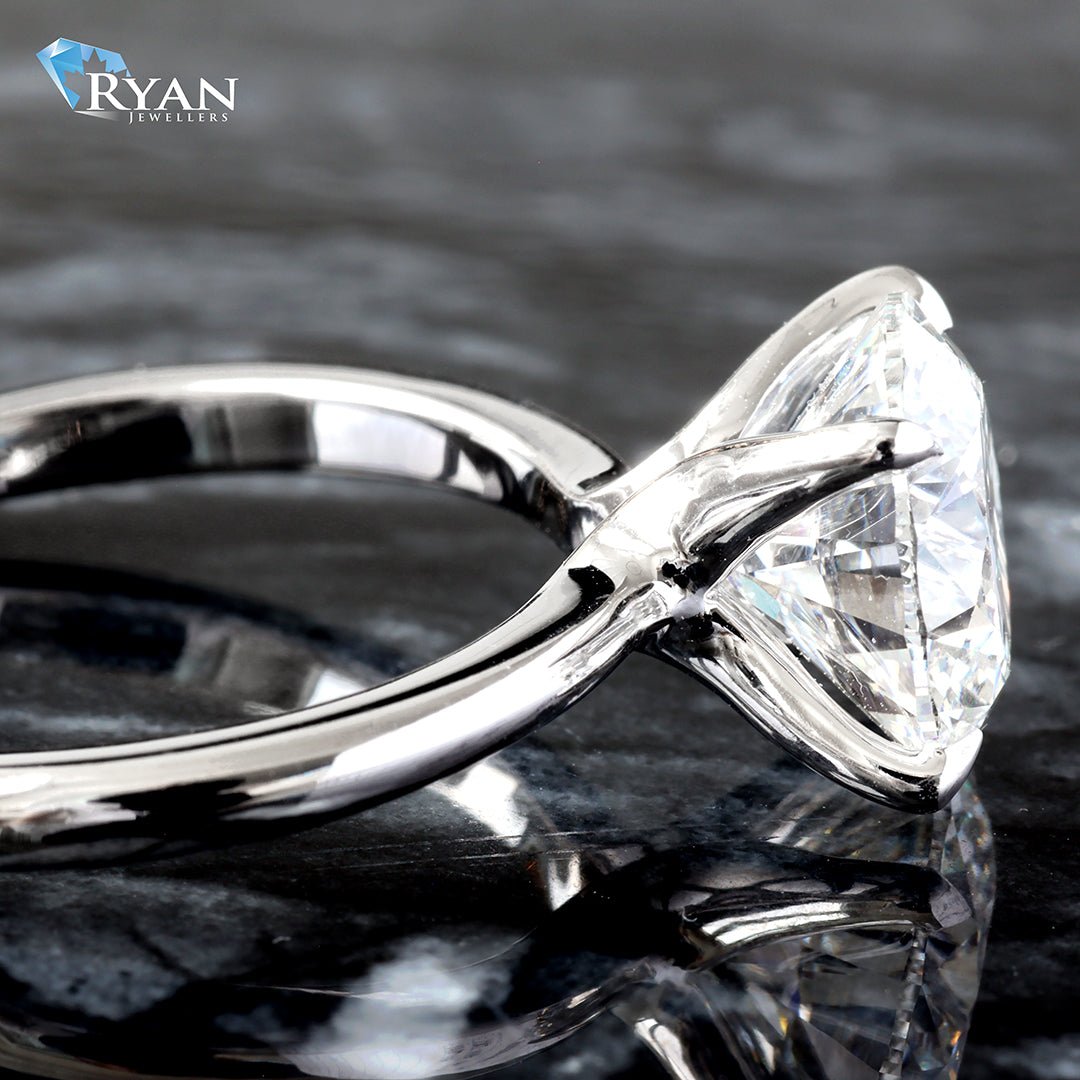 3.01ct Brilliant Cut Solitaire Ring - Image 3