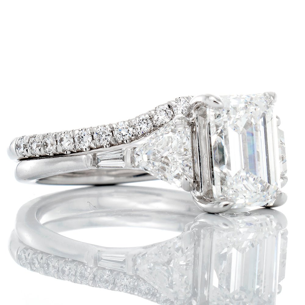 3.17ctw Emerald Solitaire with Trapezoid Cut Sides Bridal Set - Image 2