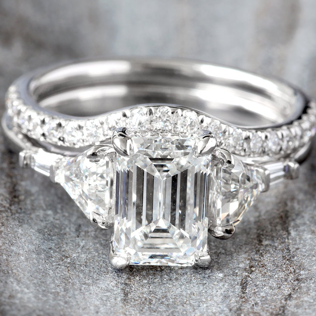 3.17ctw Emerald Solitaire with Trapezoid Cut Sides Bridal Set - Image 3