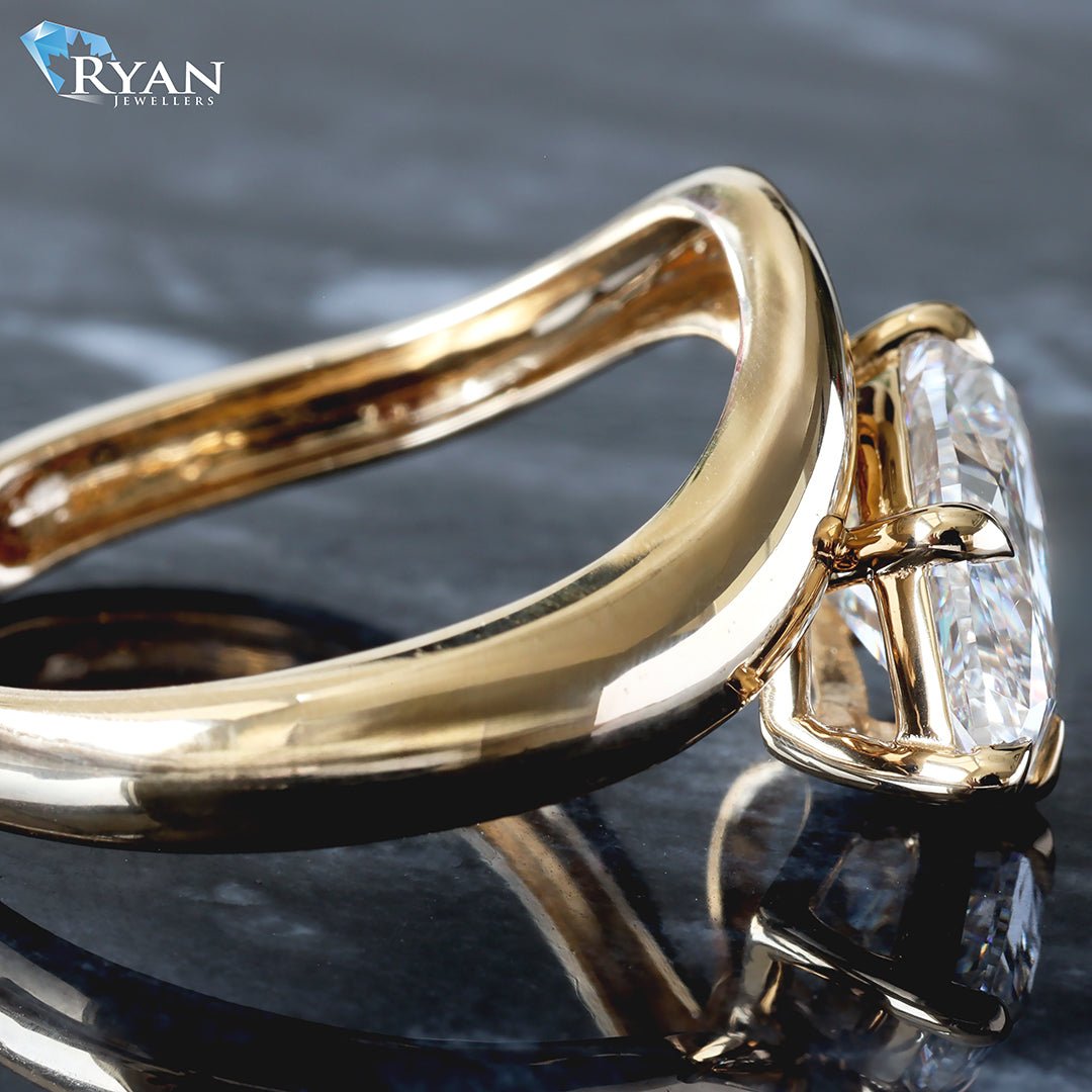 2.50ctw East West Pear Solitaire set on Curved High Polished Shoulders Ring - Image 3