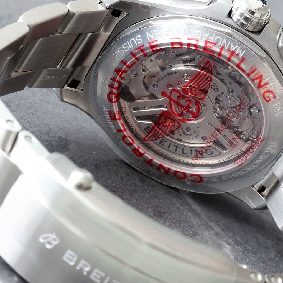 Brand New Breitling Avenger B01 Chronograph 42 Green Dial Steel Watch - Image 3